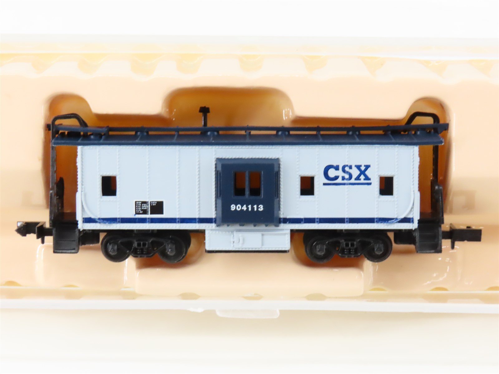 N Scale Con-Cor 0001-125313 CSX Bay Window Caboose #904113