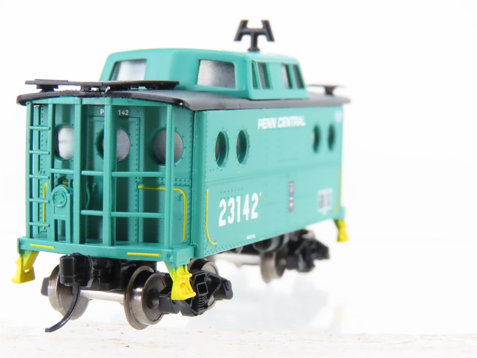 N Scale Bowser 38058 PC Penn Central Railroad Caboose #23142