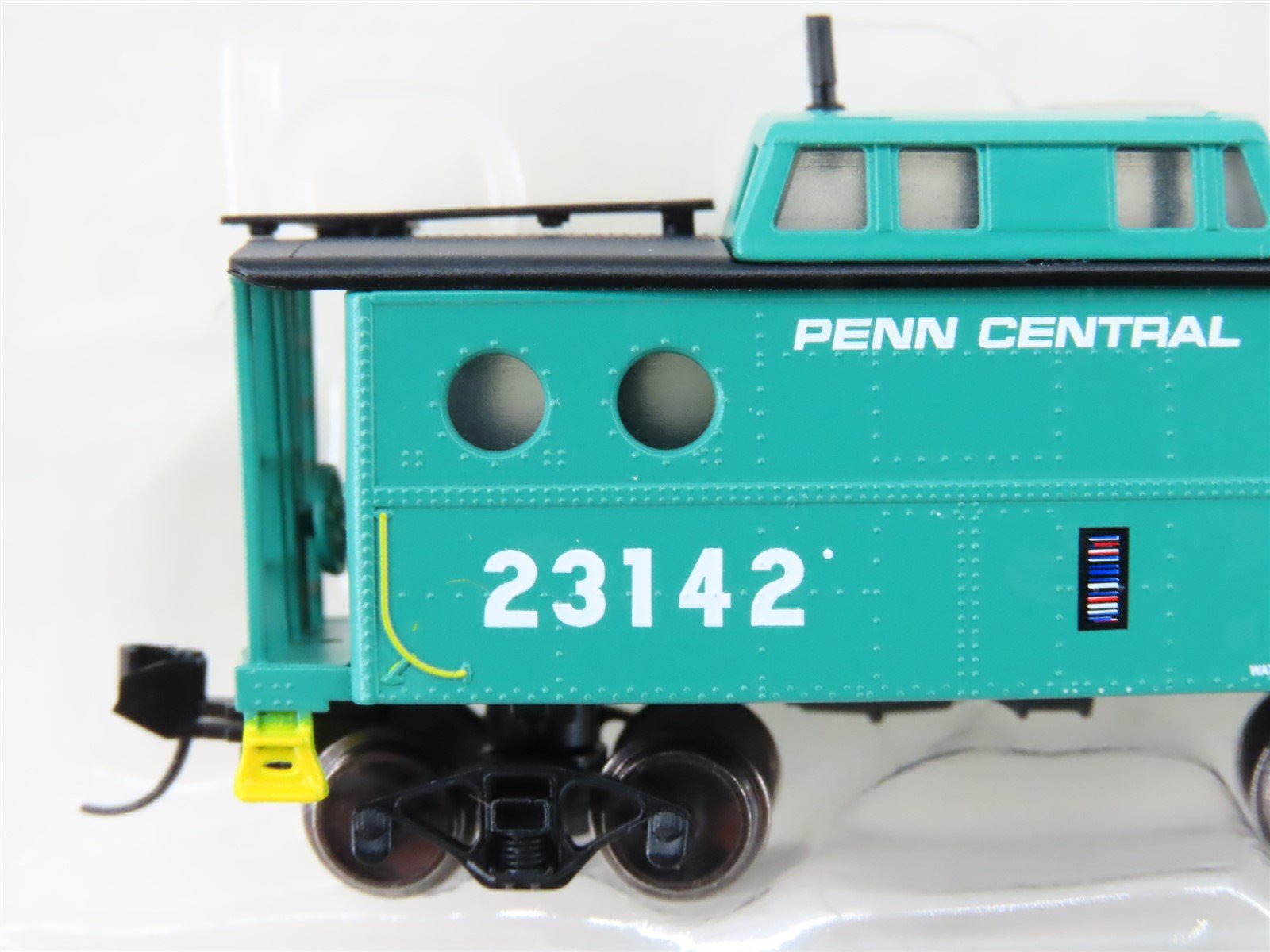 N Scale Bowser 38058 PC Penn Central Railroad Caboose #23142