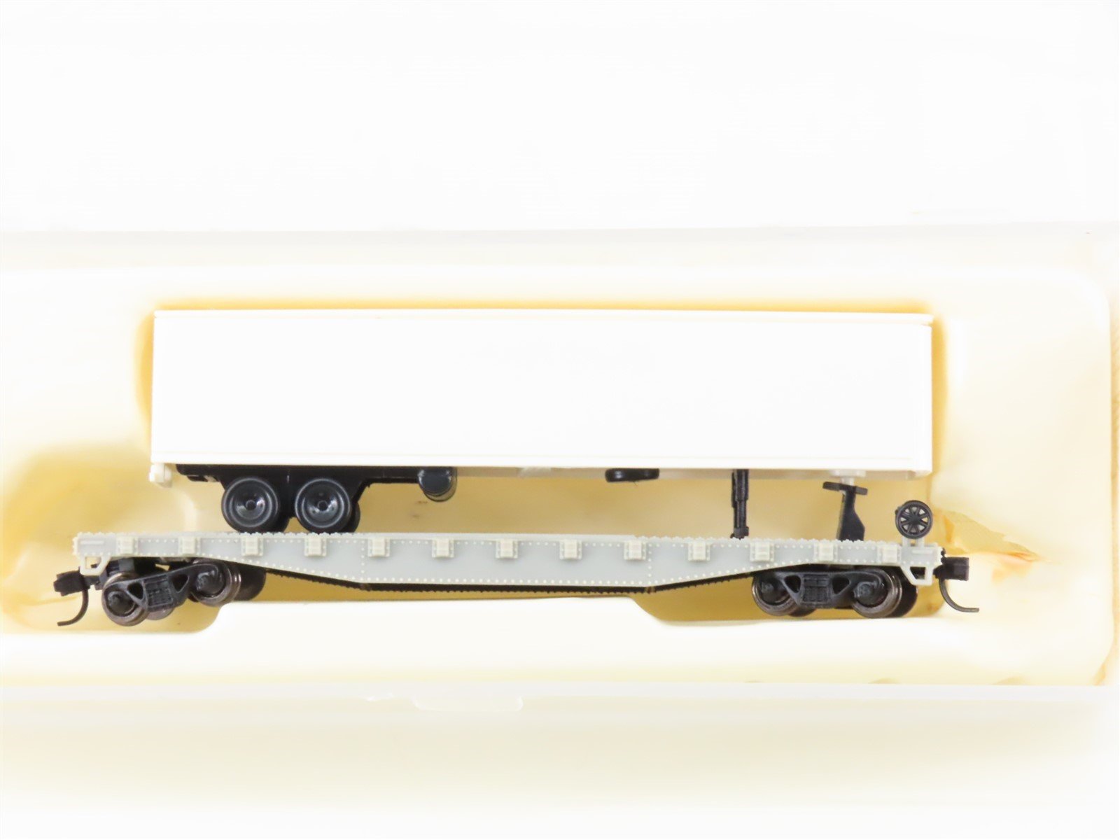 N Scale Con-Cor 0001-01205UN Undecorated 50' Flat Car w/ Trailer
