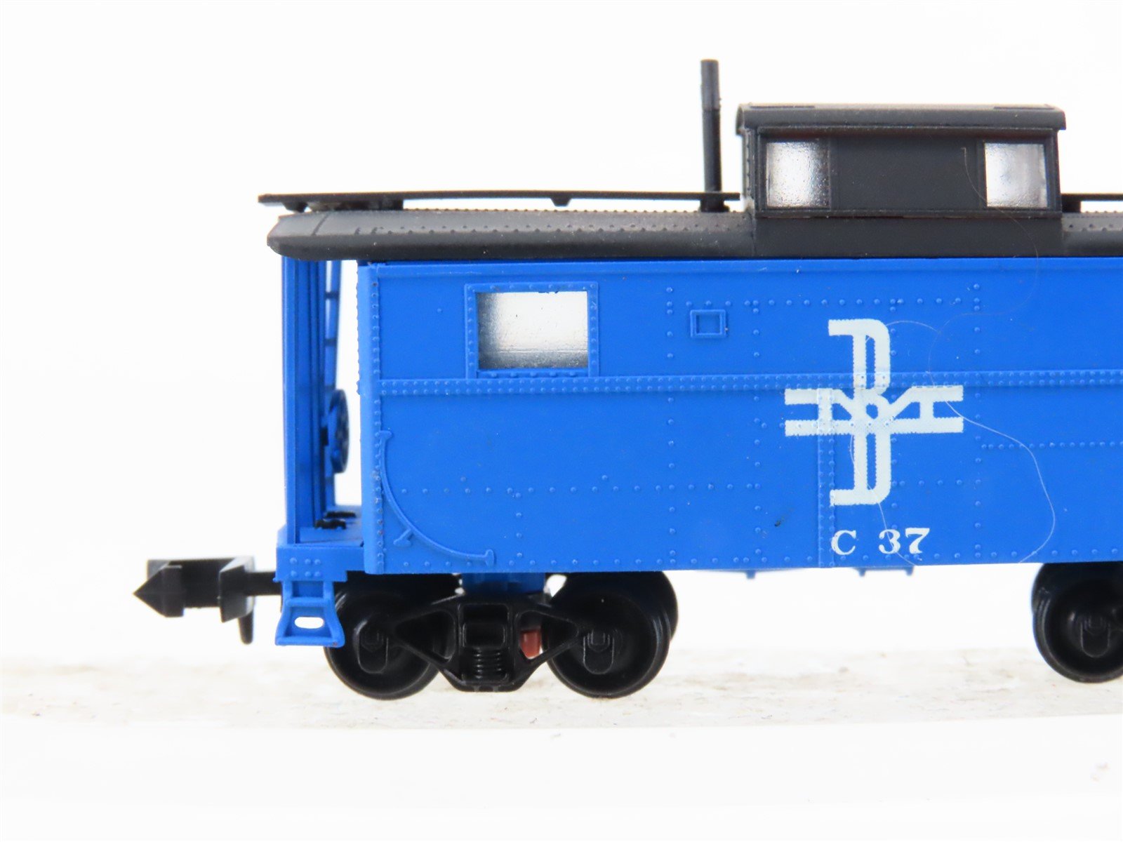 N Scale Bowser BM Boston & Maine Cupola Caboose #C-37