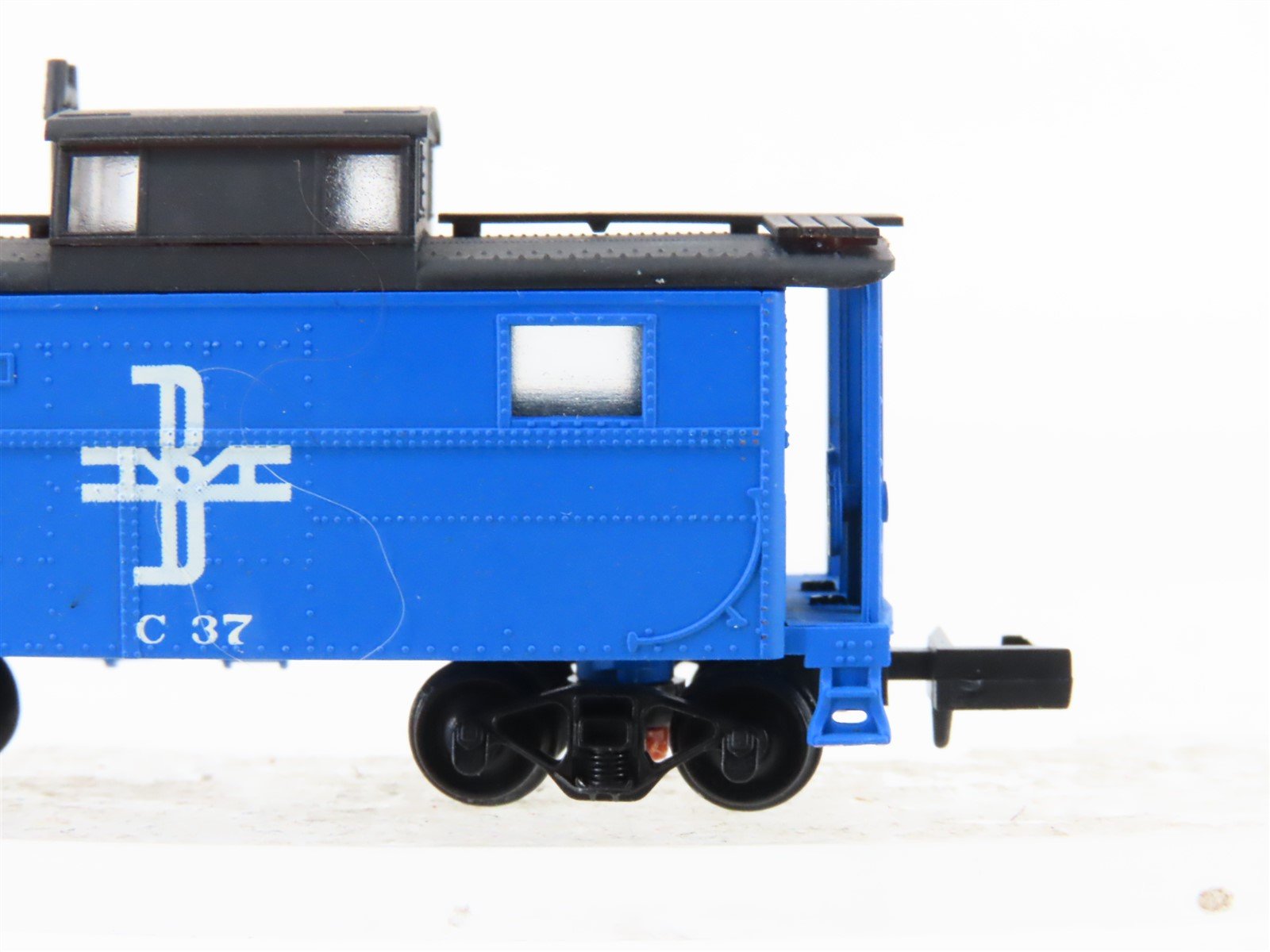 N Scale Bowser BM Boston & Maine Cupola Caboose #C-37