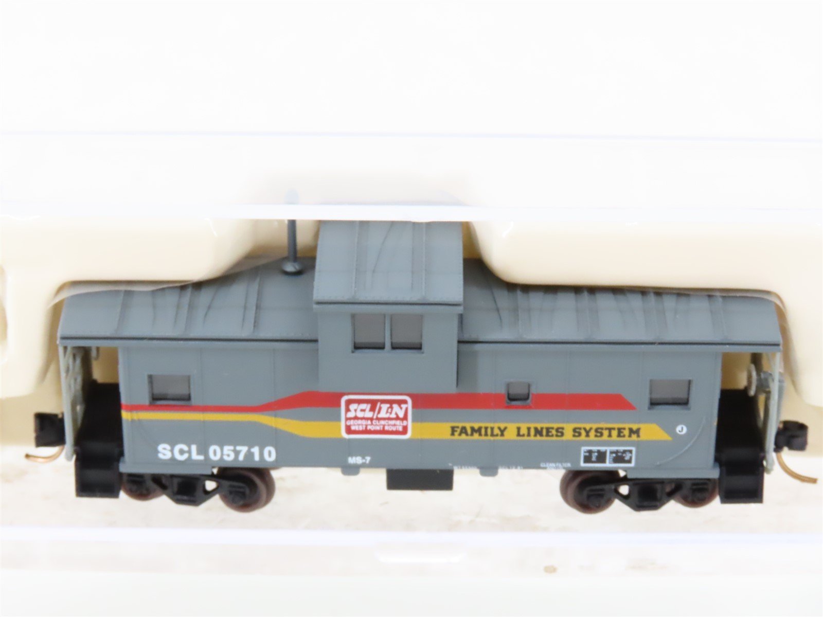 N Scale Atlas 30379 SCL/L&N Family Lines Extended Vision Cupola Caboose #05710