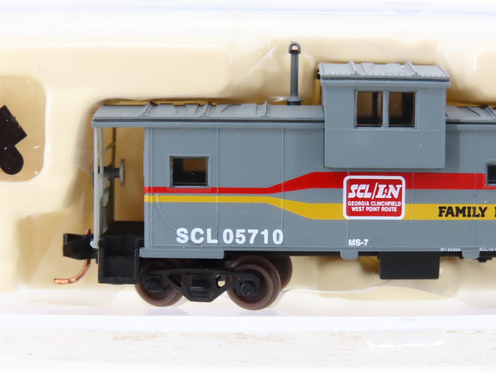N Scale Atlas 30379 SCL/L&N Family Lines System Extended Vision Caboose #05710