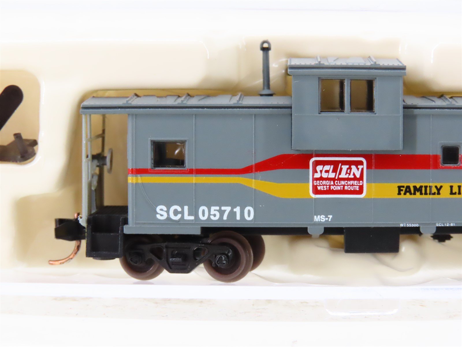 N Scale Atlas 30379 SCL/L&N Family Lines System Extended Vision Caboose #05710