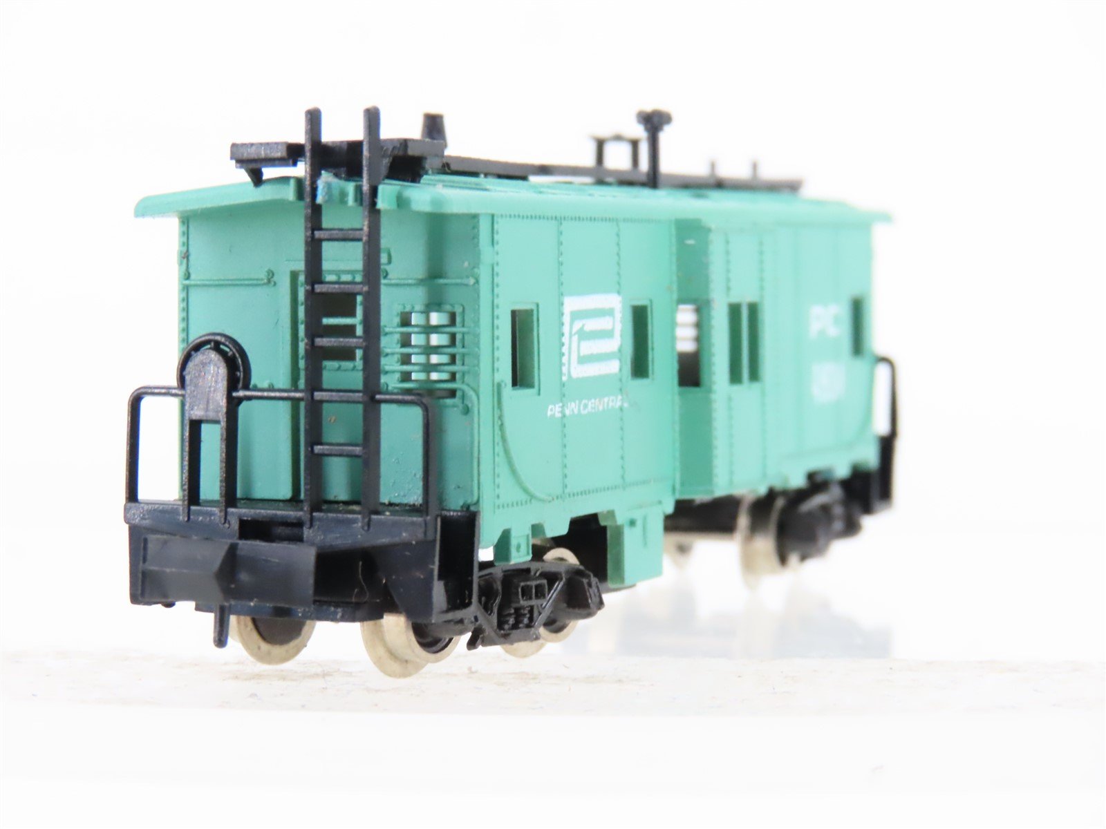 N Scale Atlas 2437 PC Penn Central Railroad Bay Window Caboose #4930