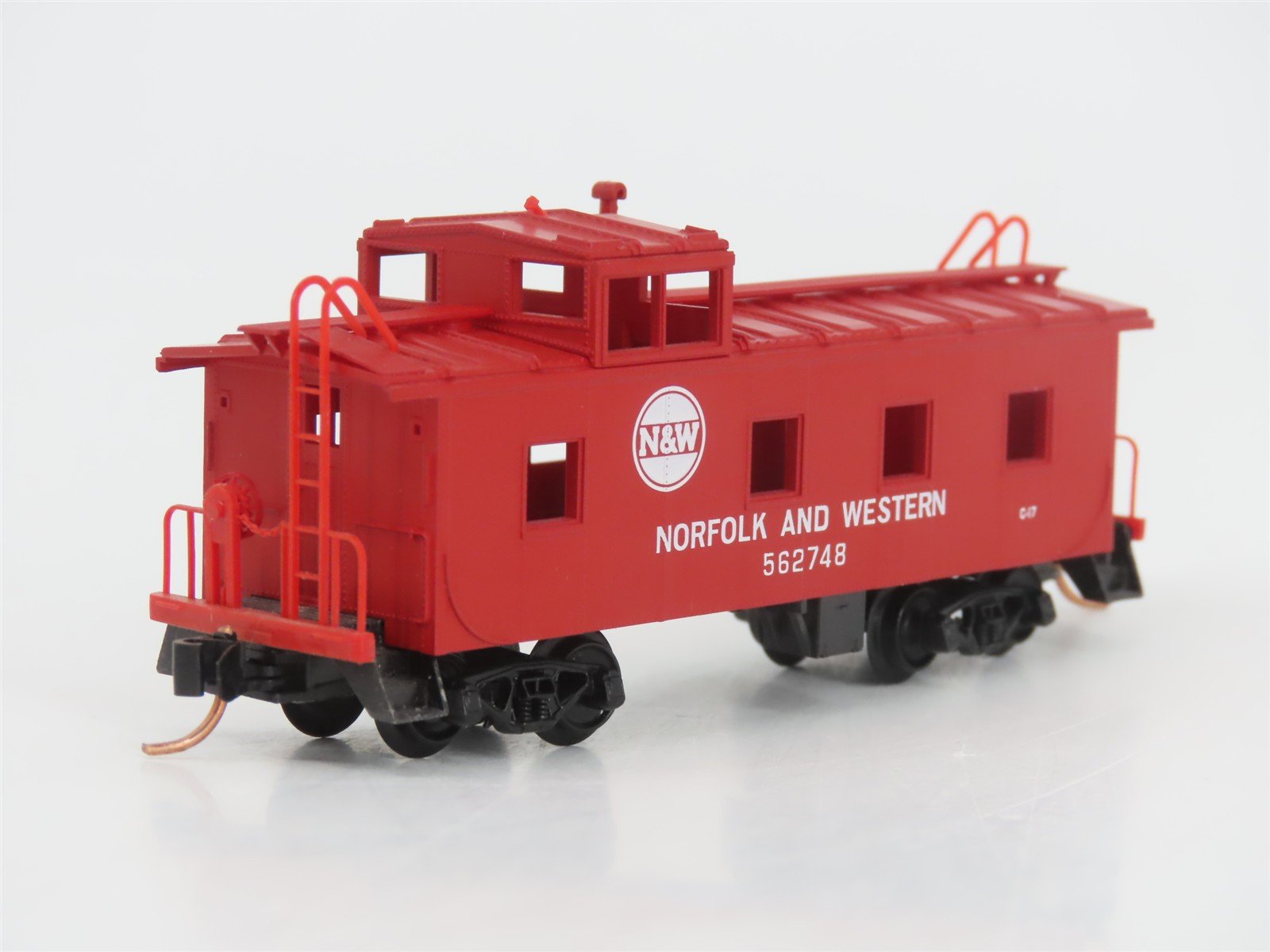 N Scale Micro-Trains MTL 100170 N&W Norfolk & Western 36' Caboose #562748