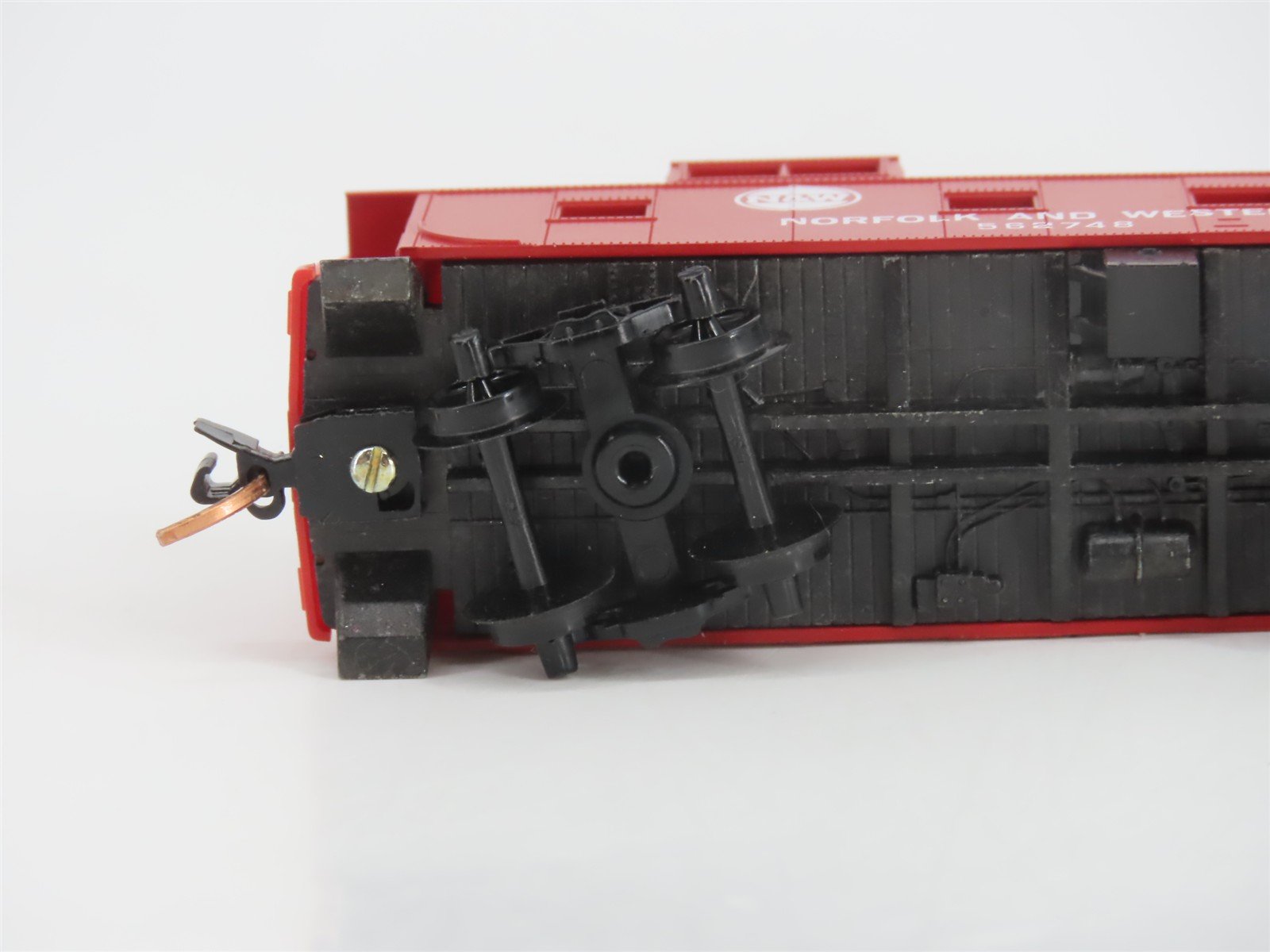 N Scale Micro-Trains MTL 100170 N&W Norfolk & Western 36' Caboose #562748