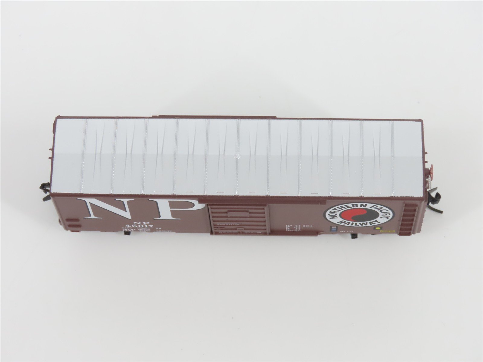 N Scale Micro-Trains MTL 07300320 NP Northern Pacific 40' Box Car #45617