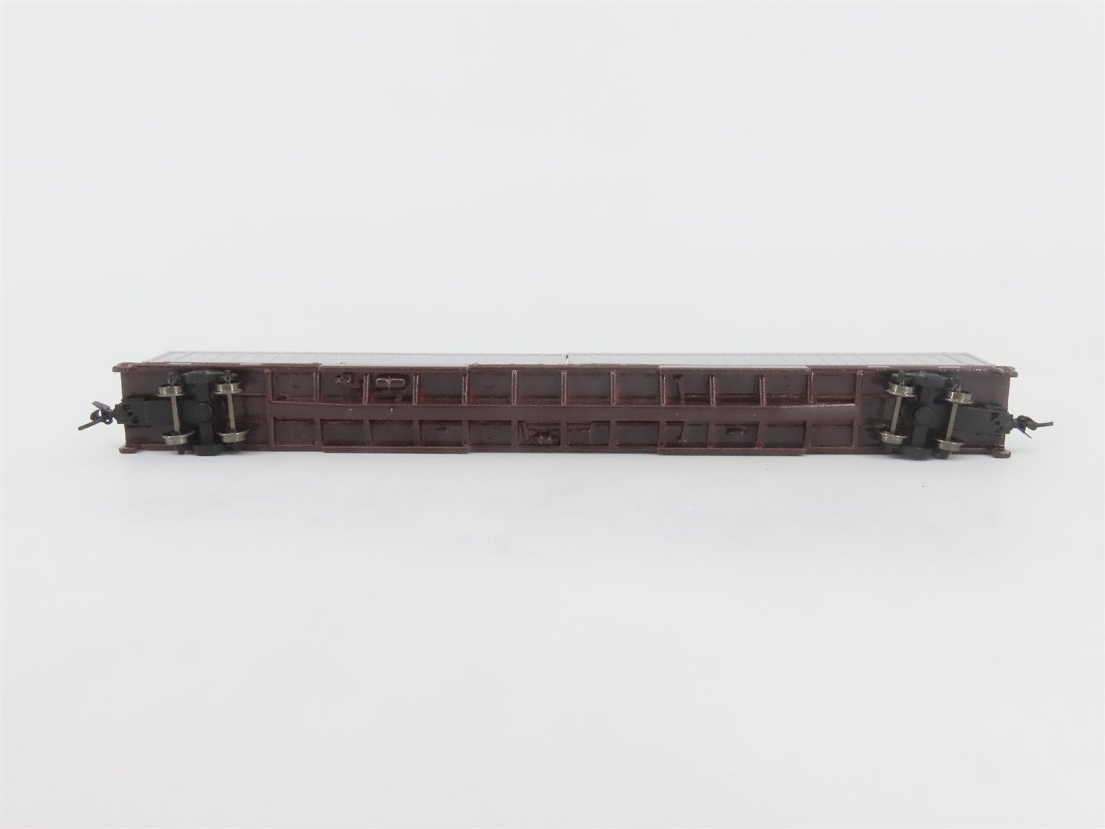 N Scale Con-Cor 0001-01207UN Undecorated Flat Car w/ 2 Sea Containers