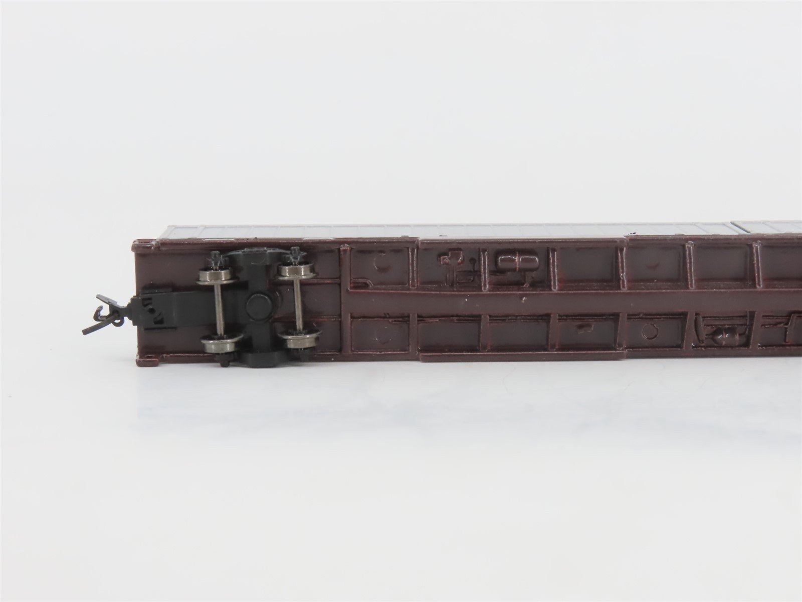 N Scale Con-Cor 0001-01207UN Undecorated Flat Car w/ 2 Sea Containers