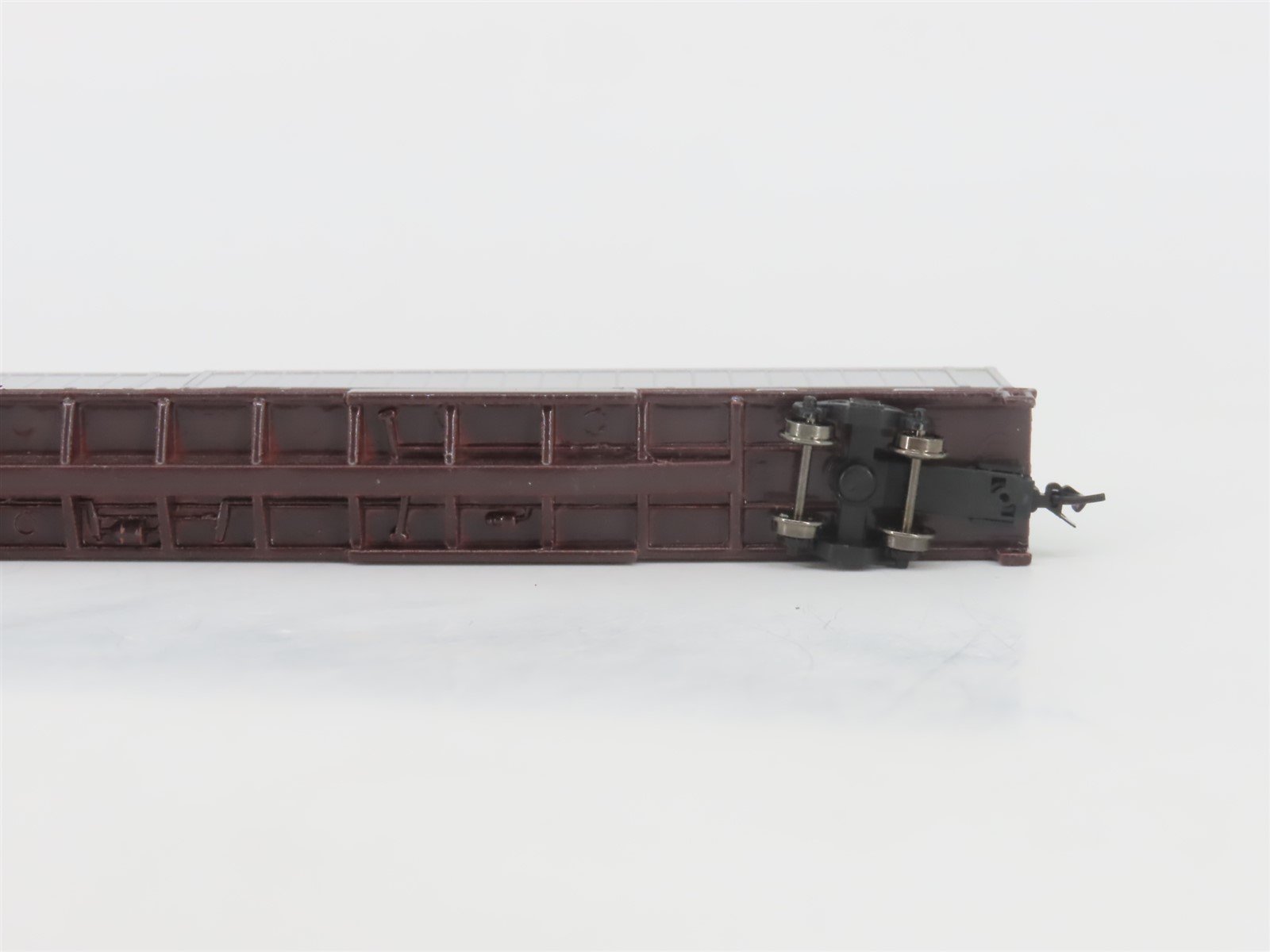 N Scale Con-Cor 0001-01207UN Undecorated Flat Car w/ 2 Sea Containers
