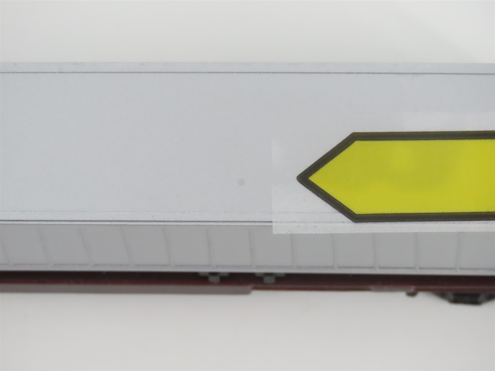 N Scale Con-Cor 0001-01207UN Undecorated Flat Car w/ 2 Sea Containers