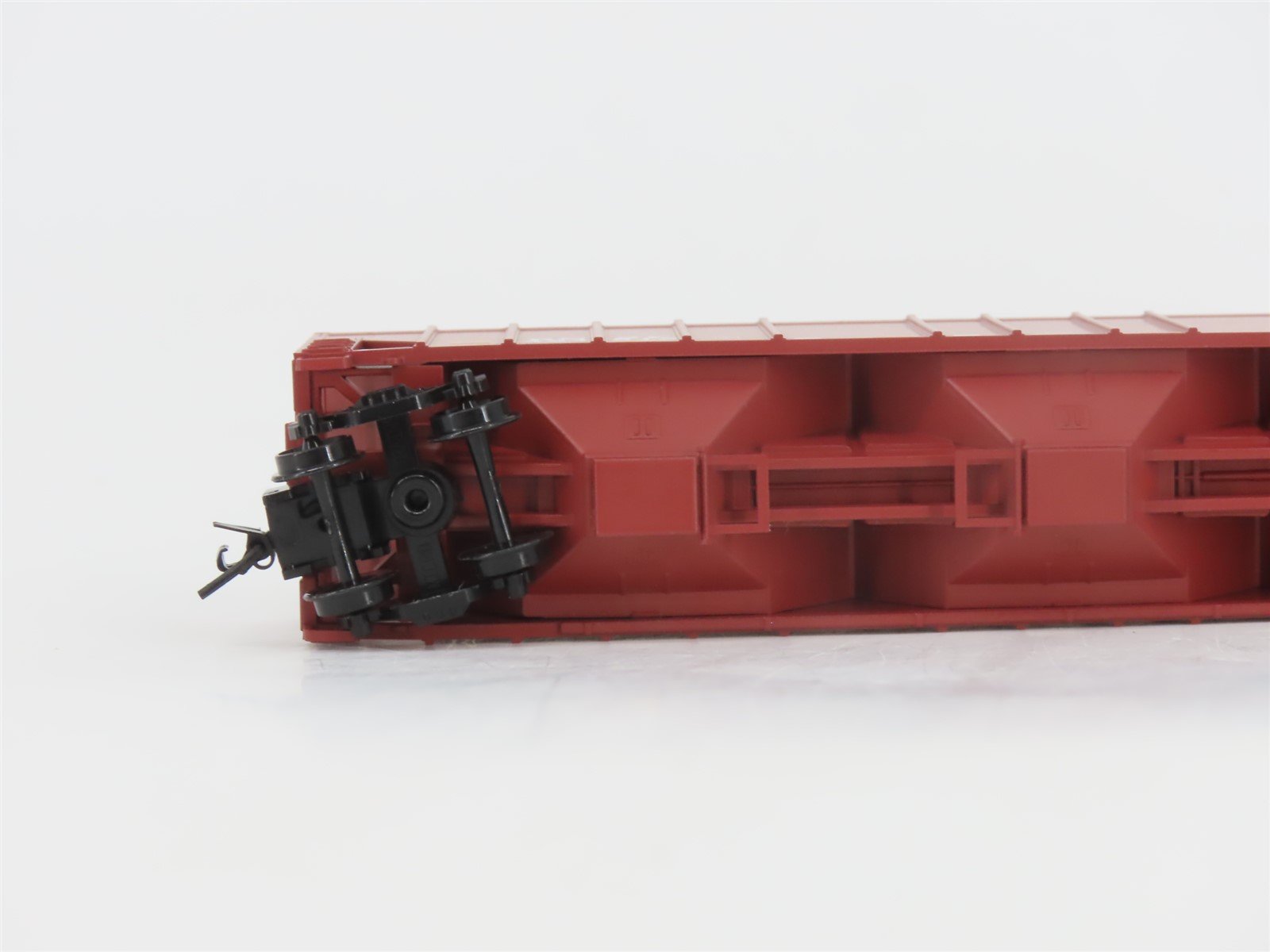 N Scale Micro-Trains MTL 09900351 BNSF Railway 3-Bay Covered Hopper #424812