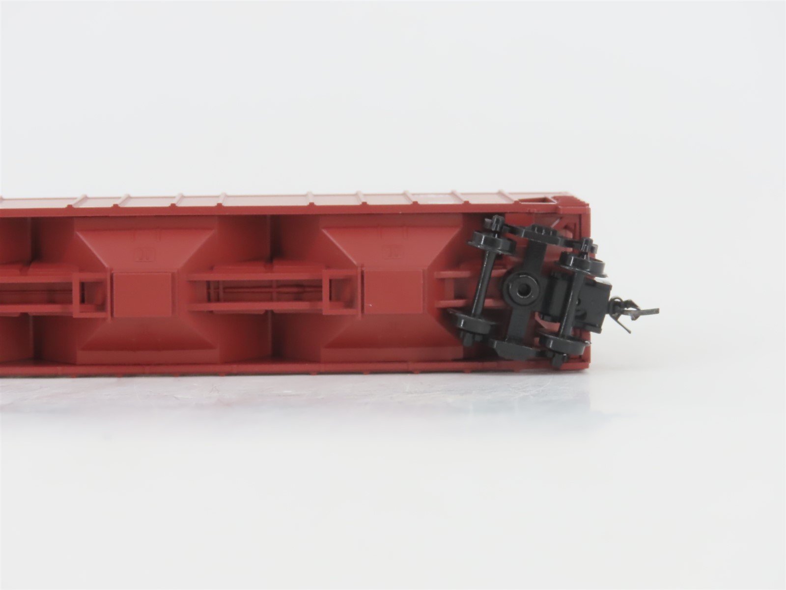 N Scale Micro-Trains MTL 09900351 BNSF Railway 3-Bay Covered Hopper #424812