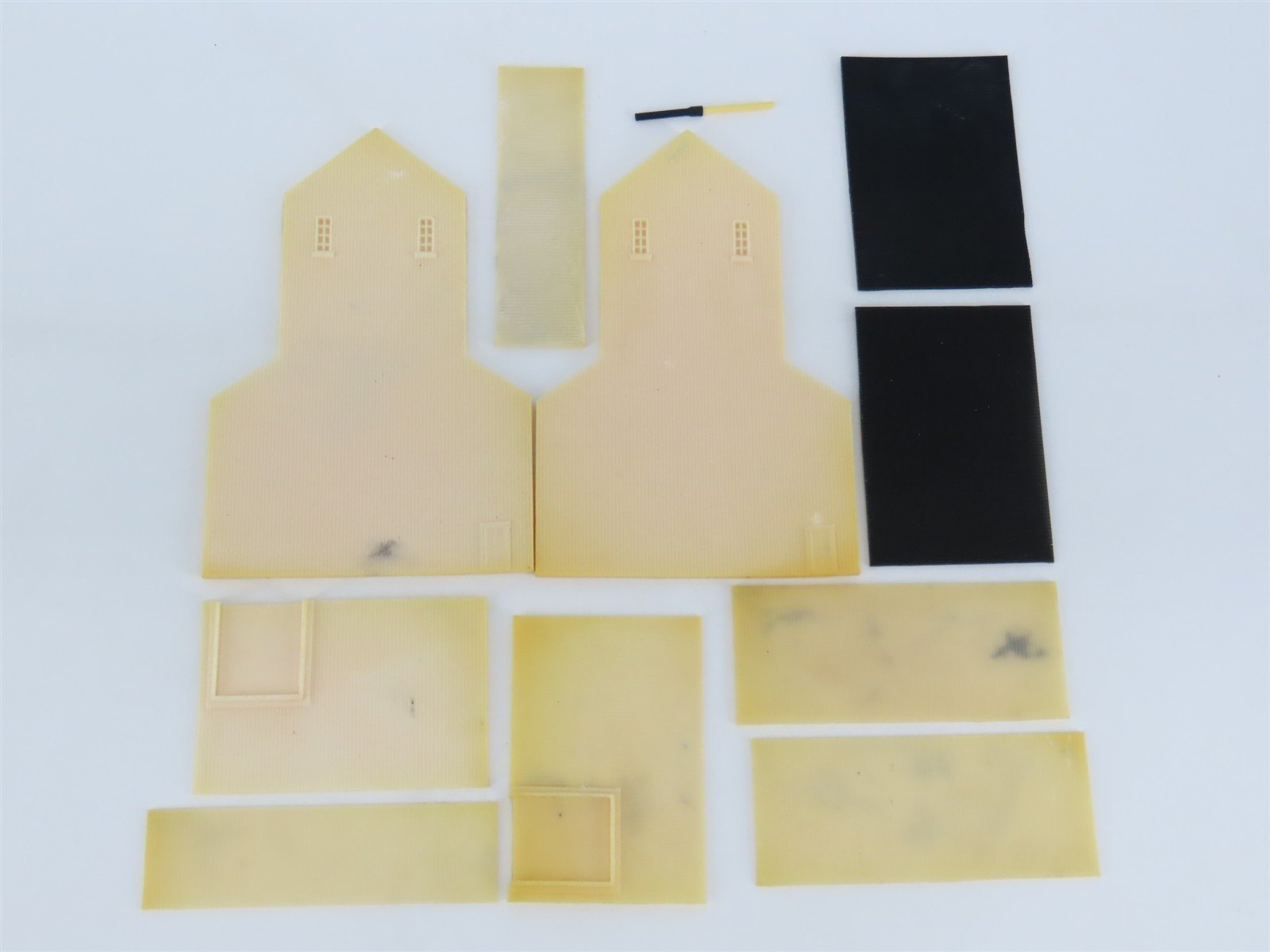 N 1/160 Scale Burt Industries Kit #90128 Modular Farmers Co-op Grain Elevator