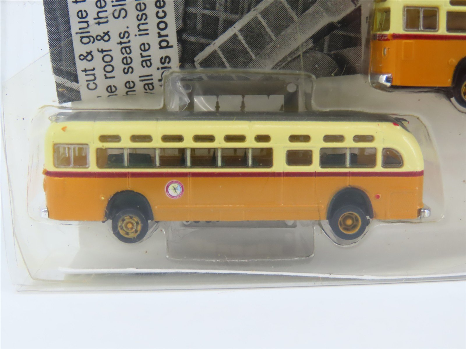 N Scale Architect Trackside Kit #10048 Bus Stop w/ 2 Buses