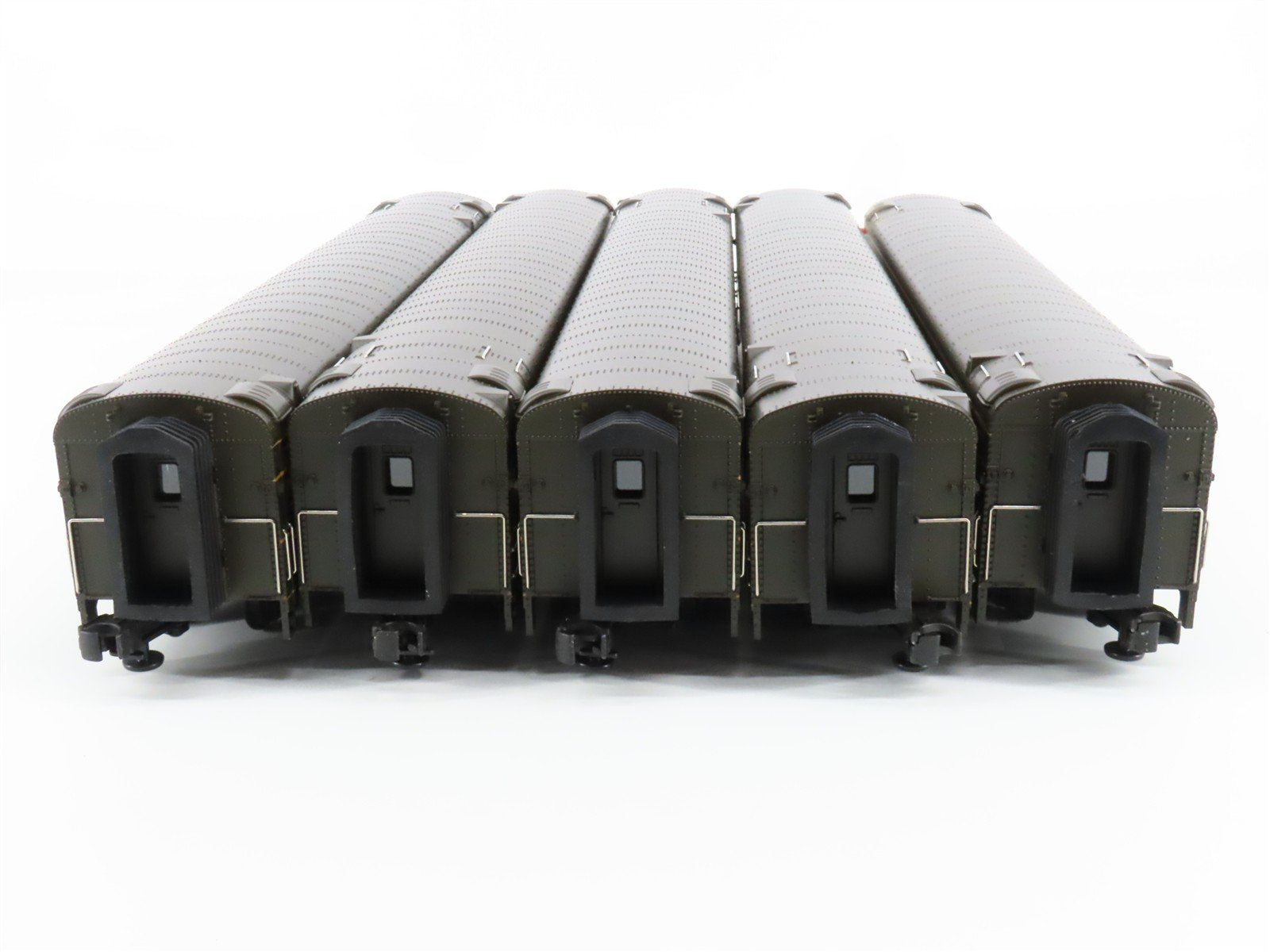 O Gauge 3-Rail MTH 20-6536 CNW Railway 70' Streamlined Passenger 5-Car Set