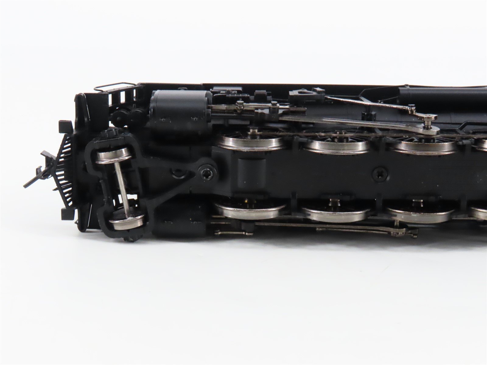 HO Scale Proto 2000 920-31682 Unlettered 2-8-4 Steam Locomotive