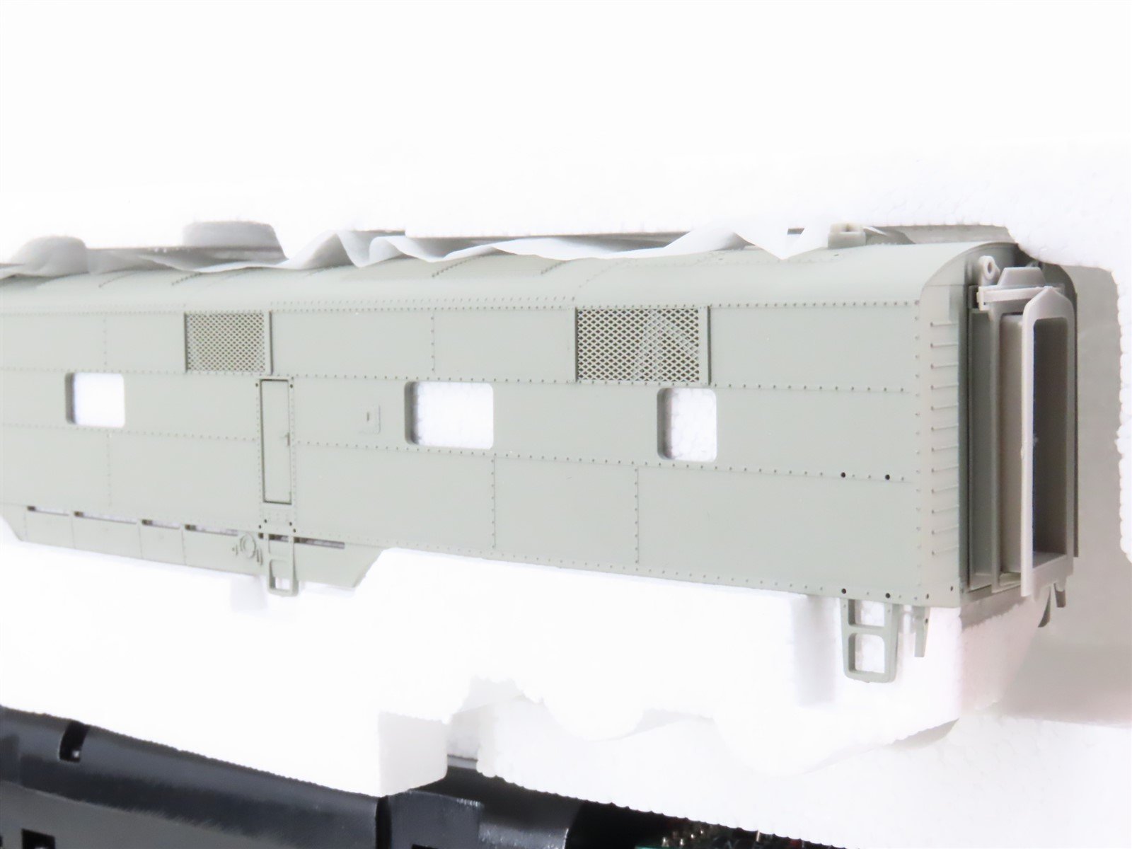 HO Scale Proto 2000 23199 Undecorated E6A Diesel Locomotive