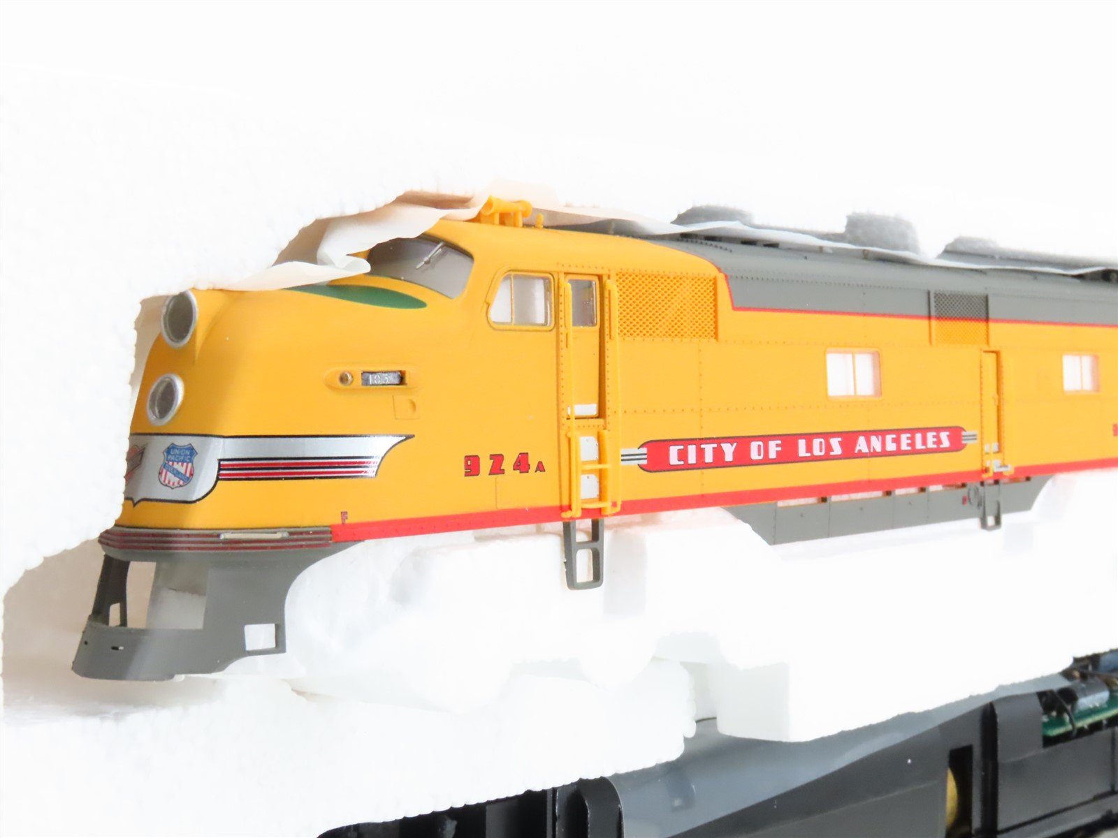 HO Scale Proto 2000 23195 UP City of Los Angeles E6A Diesel Locomotive #924A