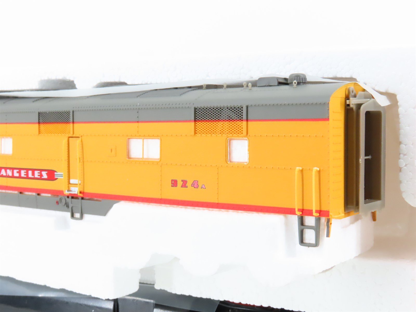 HO Scale Proto 2000 23195 UP City of Los Angeles E6A Diesel Locomotive #924A