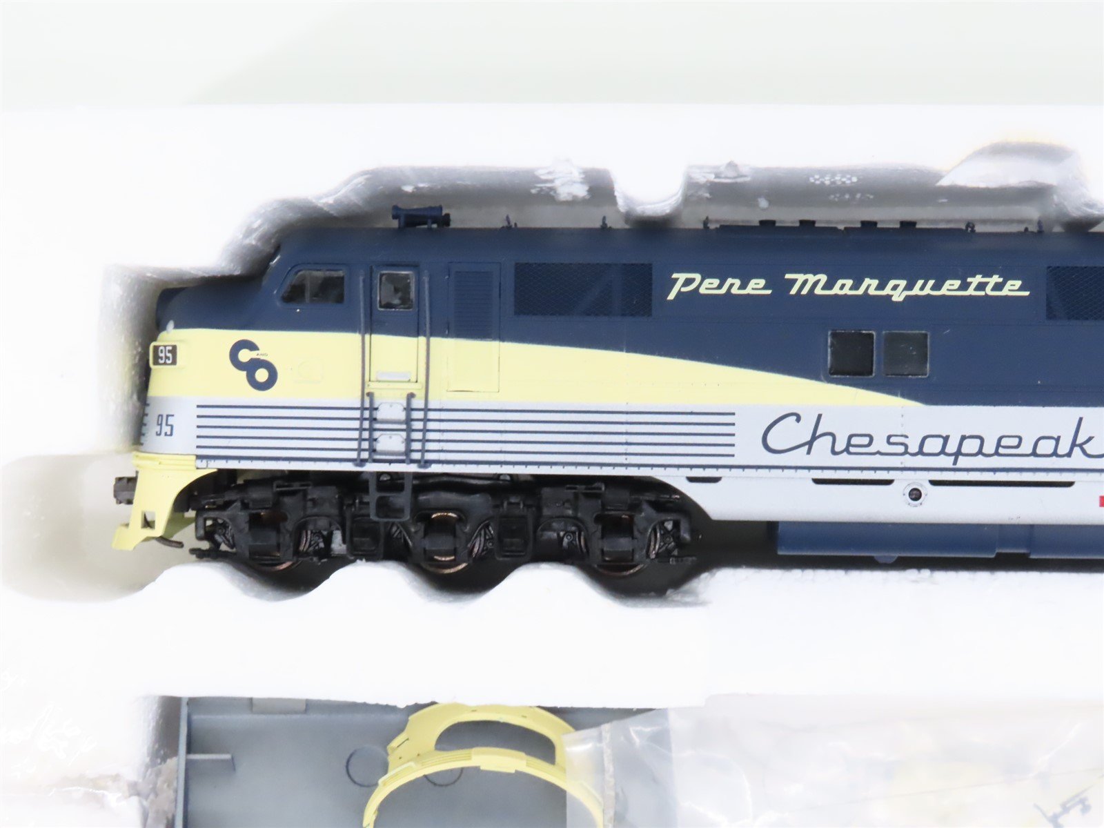 HO Scale Proto 2000 C&O Chesapeake & Ohio E7 A/A Diesel Locomotive Set