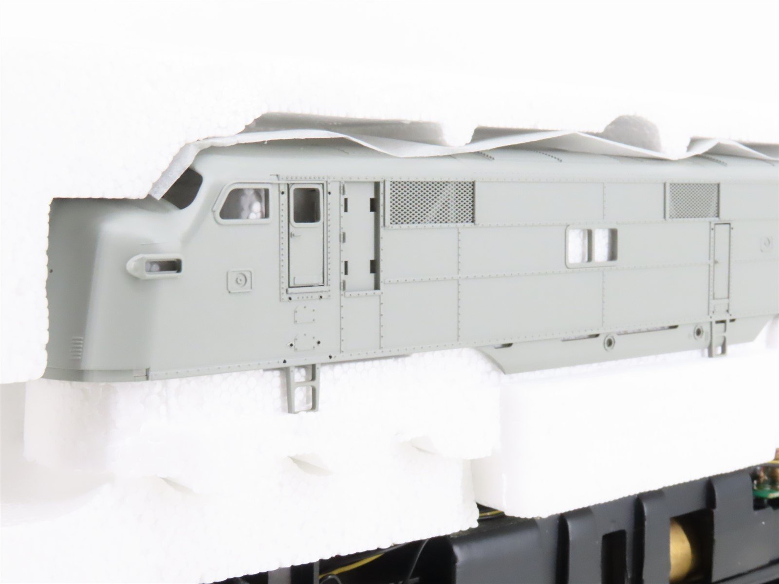 HO Scale Proto 2000 21072 Undecorated E7A Diesel Locomotive