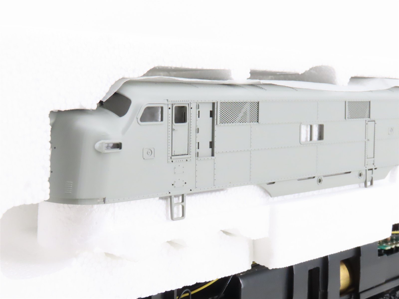 HO Scale Proto 2000 21072 Undecorated E7A Diesel Locomotive