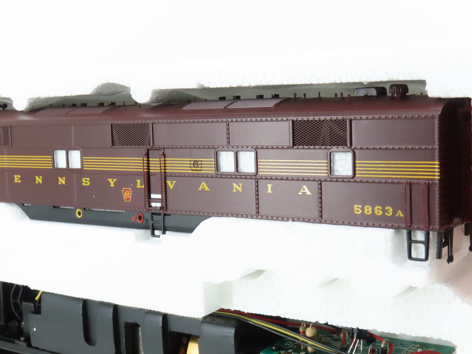 HO Scale Proto 2000 21117 PRR Pennsylvania E7A Diesel Locomotive #5863