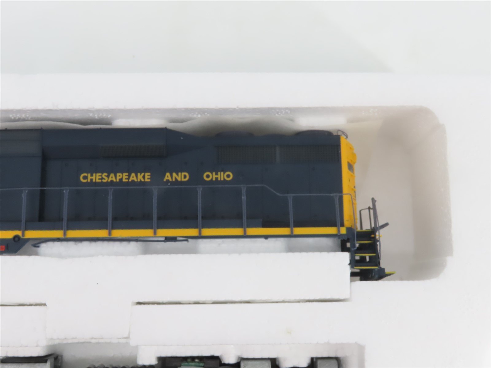 HO Scale Proto 2000 C&O Chesapeake & Ohio EMD GP30 Diesel No# - BAD GEARS