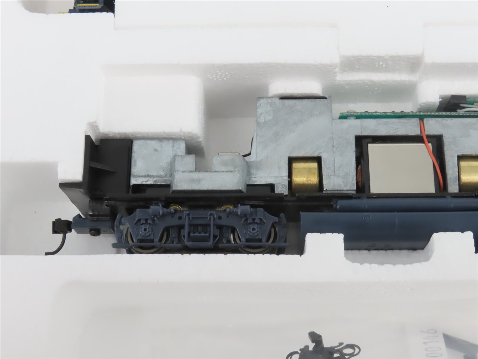 HO Scale Proto 2000 C&O Chesapeake & Ohio EMD GP30 Diesel No# - BAD GEARS