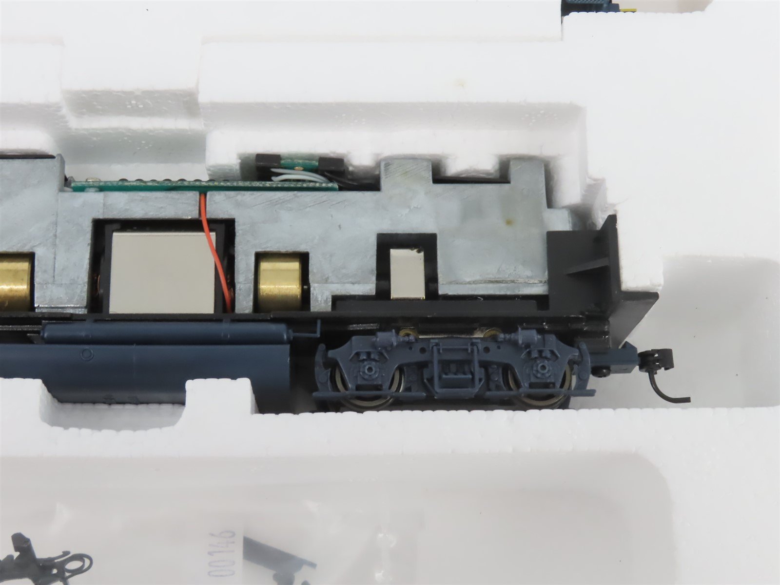 HO Scale Proto 2000 C&O Chesapeake & Ohio EMD GP30 Diesel No# - BAD GEARS