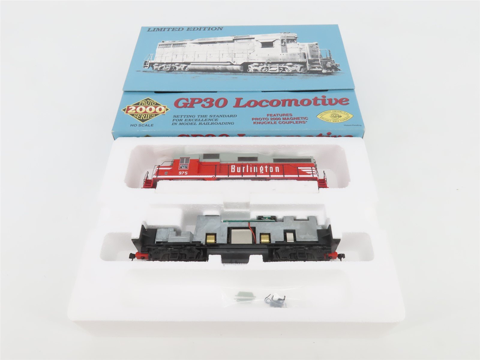 HO Proto 2000 23112 CB&Q Burlington Route EMD GP30 Diesel #975 - BAD GEARS