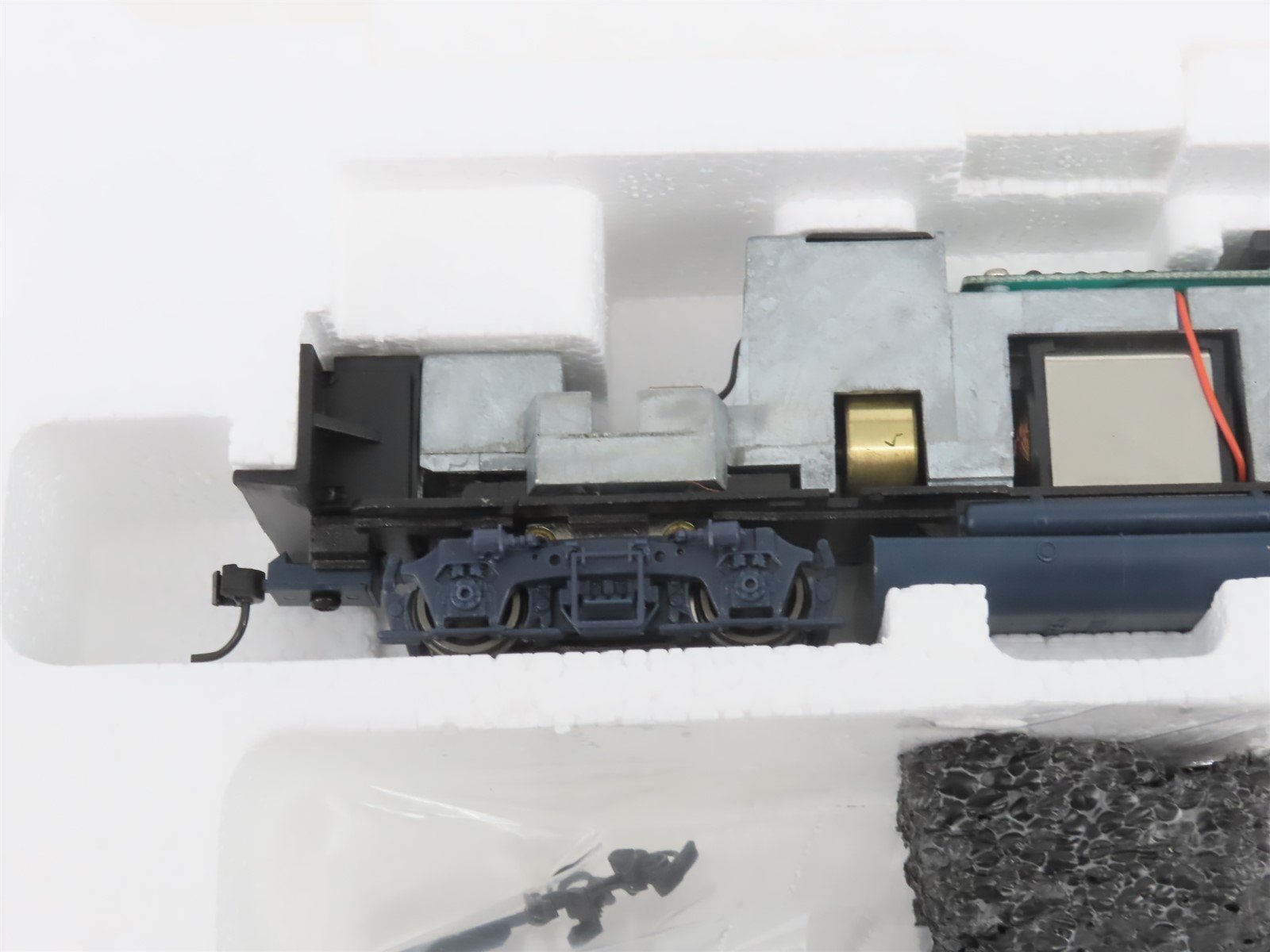 HO Proto 2000 23109 C&O Chesapeake & Ohio EMD GP30 Diesel #3002 - BAD GEARS