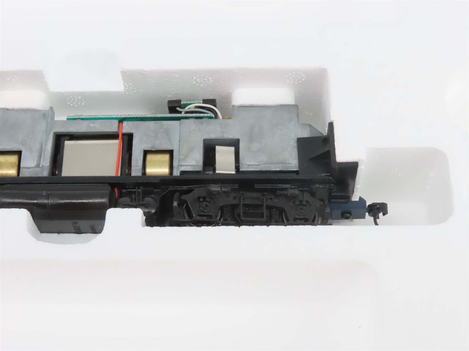 HO Proto 2000 C&O Chesapeake & Ohio EMD GP9 Ph II Diesel No# - BAD GEARS