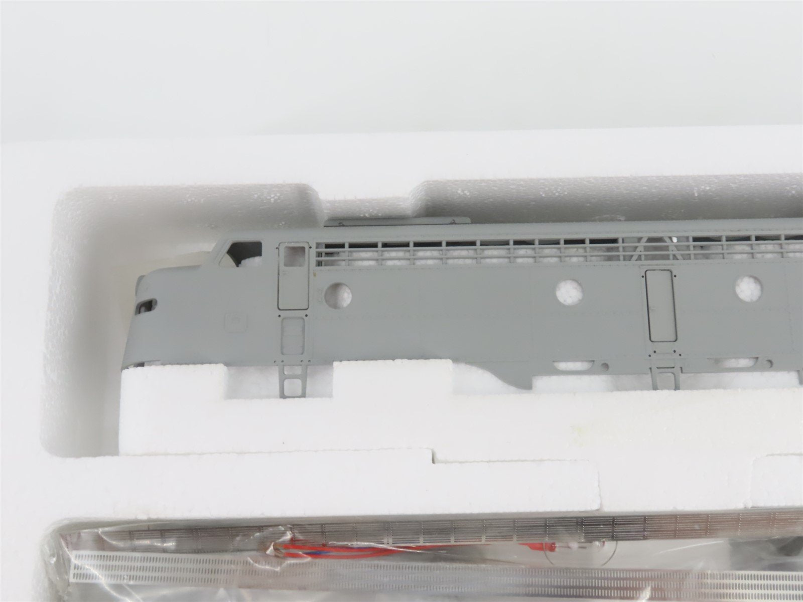 HO Scale Proto 2000 8129 Undecorated E8/9A Diesel Locomotive
