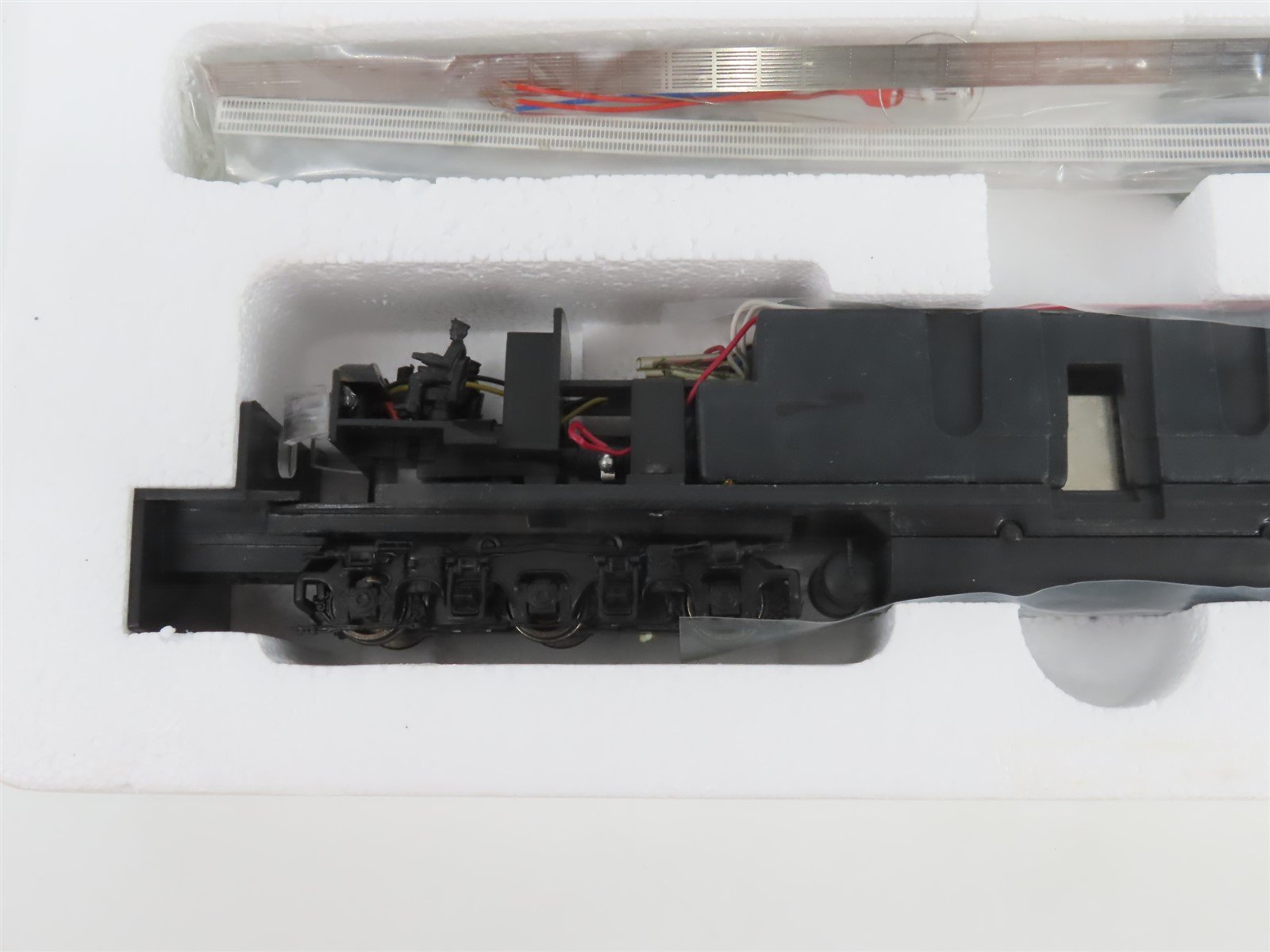 HO Scale Proto 2000 8129 Undecorated E8/9A Diesel Locomotive