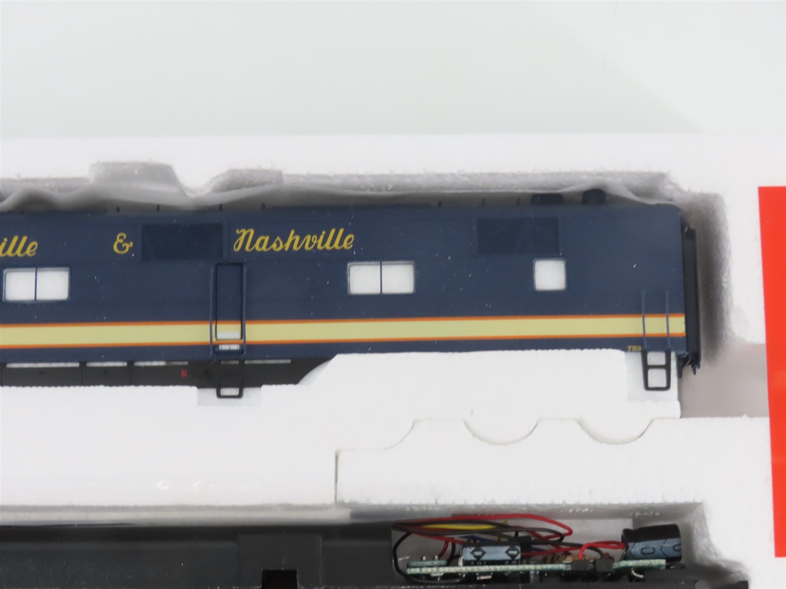 HO Scale Proto 2000 23229 L&N Louisville & Nashville E6A Diesel Locomotive #777