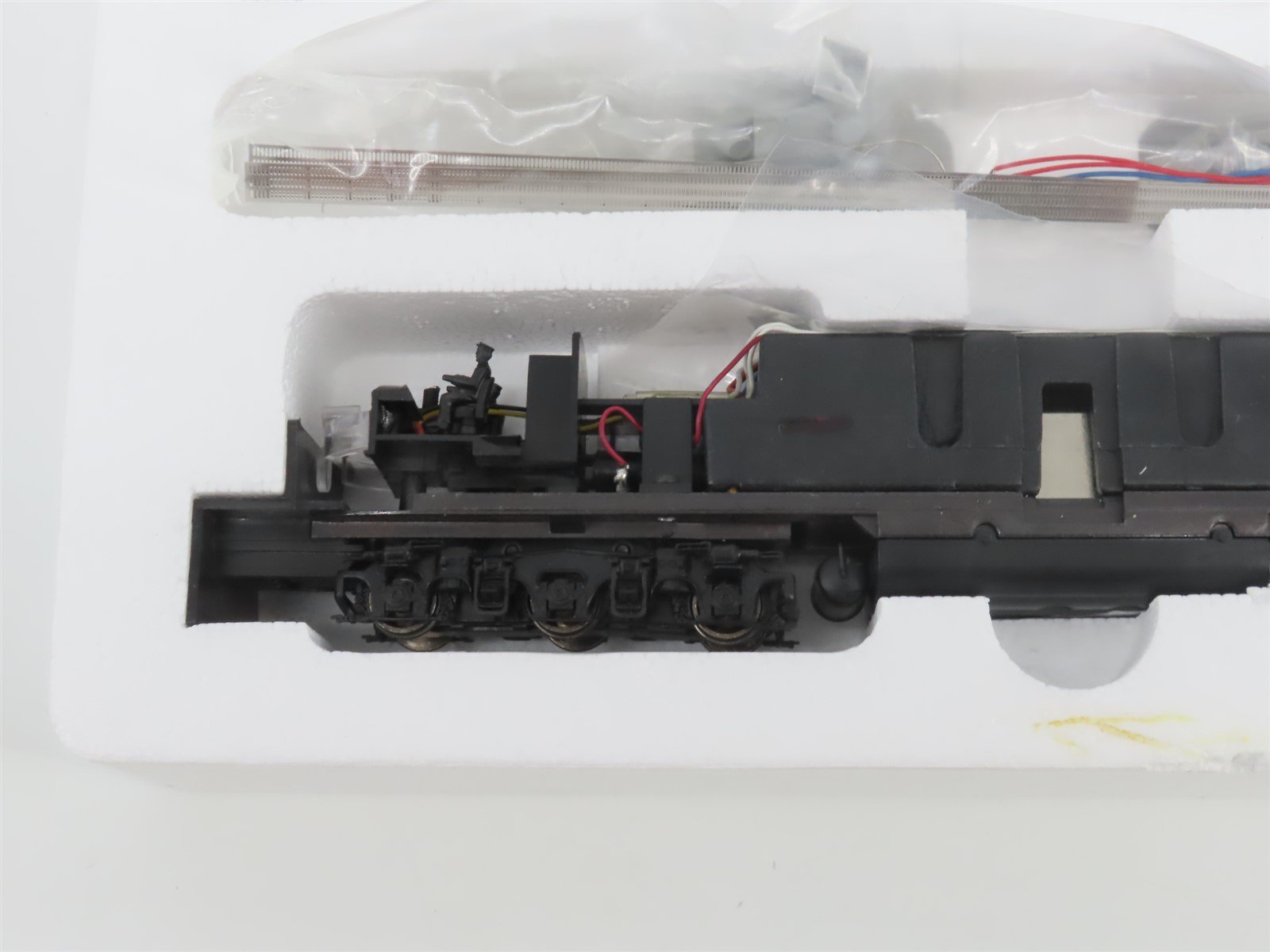 HO Scale Proto 2000 8129 Undecorated E8/9A Diesel Locomotive