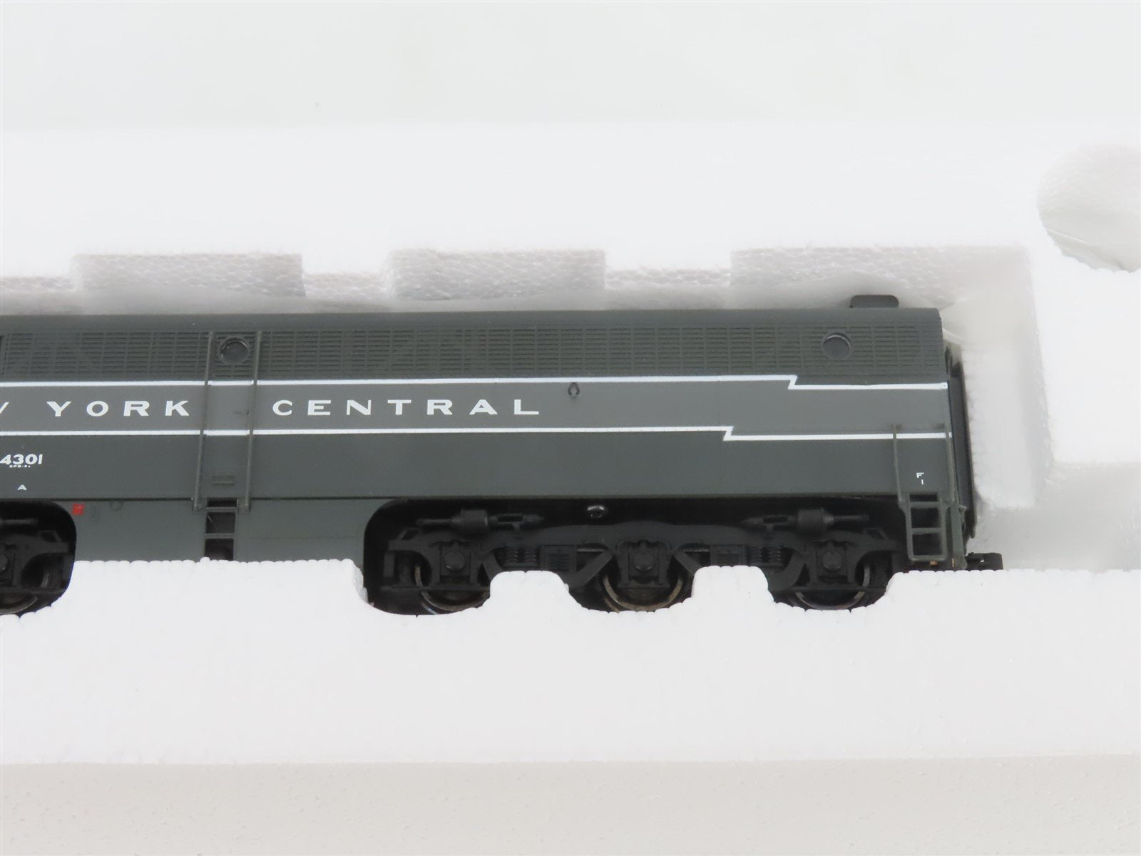 HO Scale Proto 2000 21620 NYC New York Central PB Diesel #4301 UNPOWERED