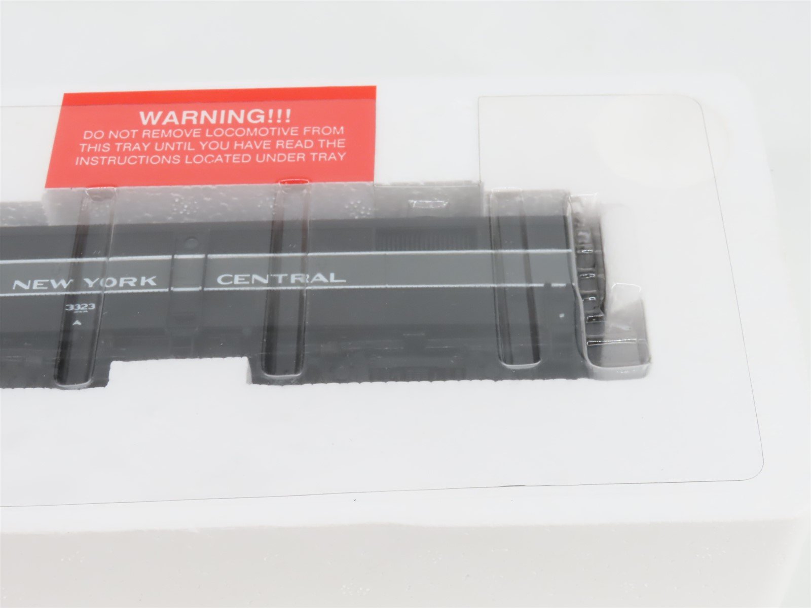 HO Scale Proto 2000 8364 NYC New York Central FB2 Diesel Loco #3323 UNPOWERED