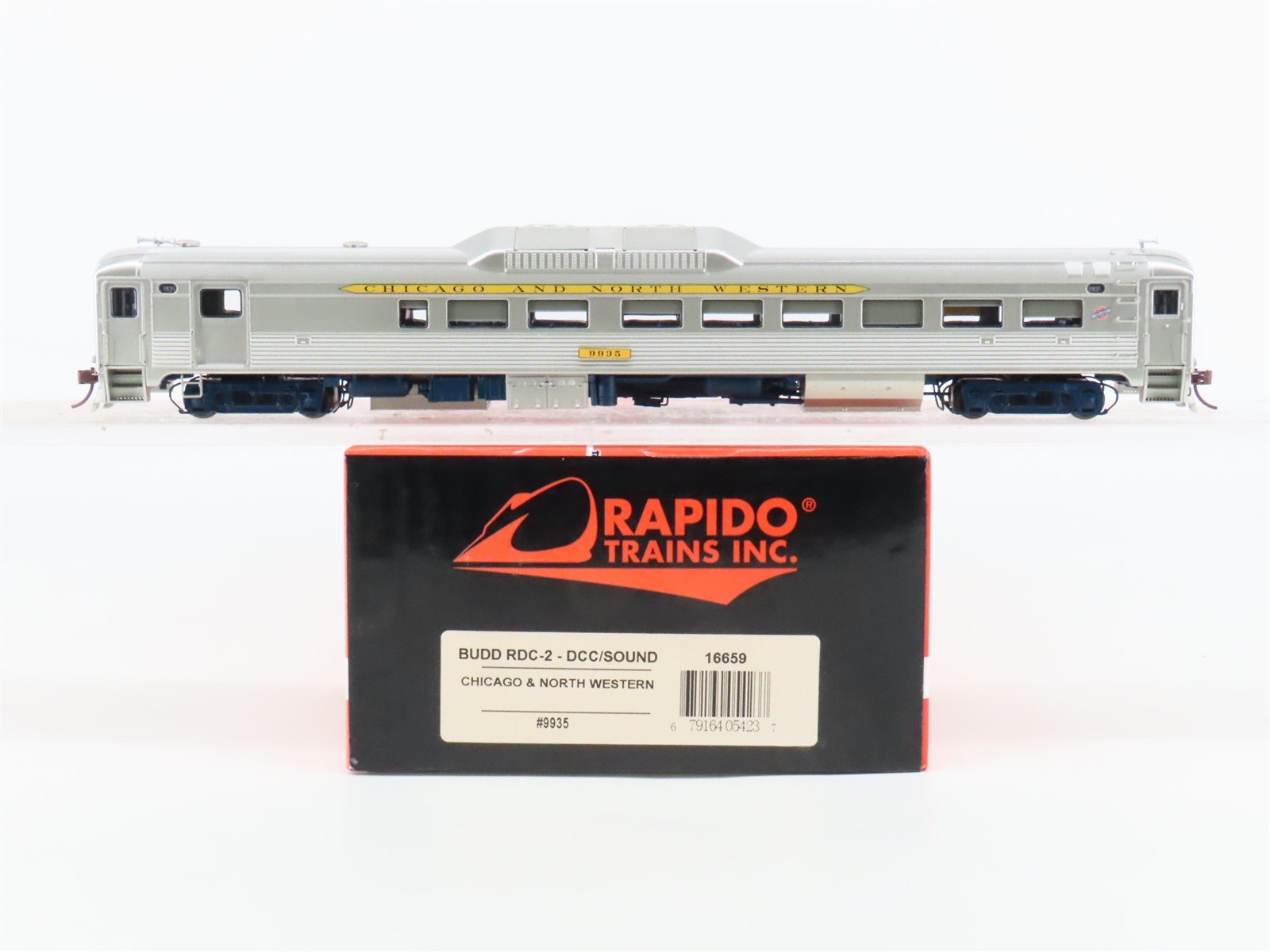HO Scale Rapido 16659 CNW Railway Budd RDC-2 Diesel Railcar #9935 w/DCC & Sound