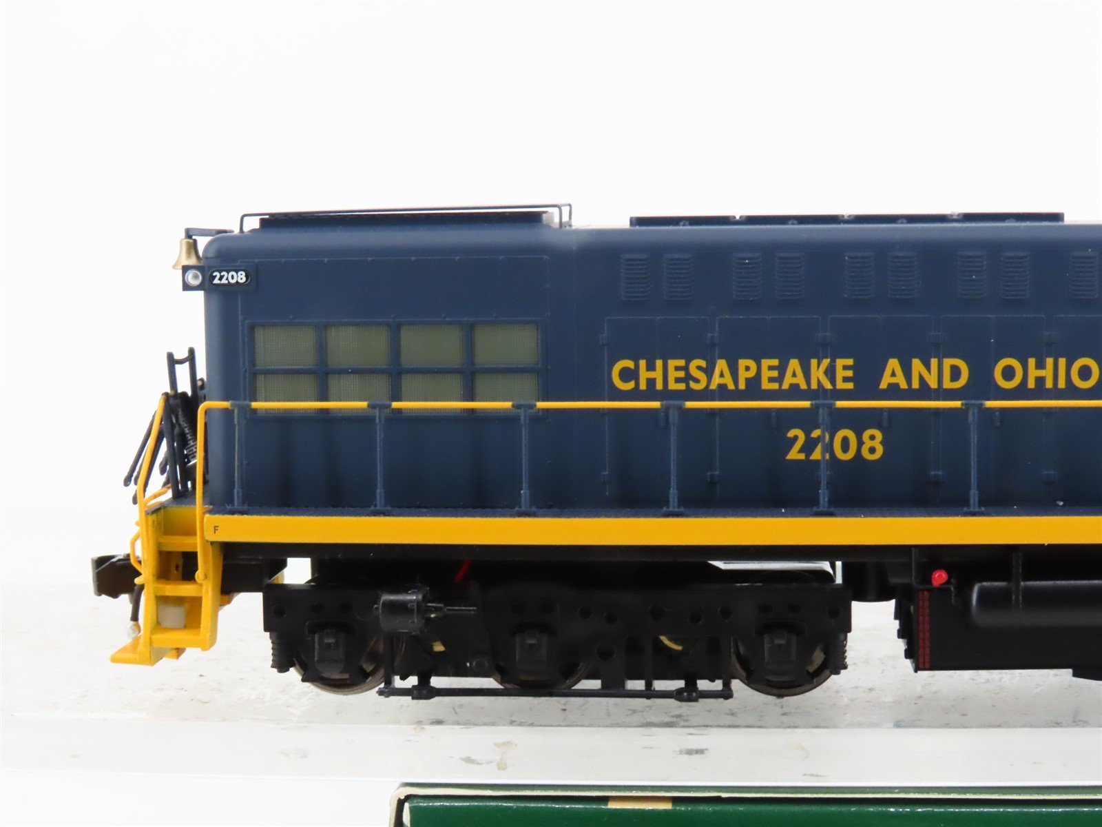 HO Scale Bowser 25081 C&O Chesapeake & Ohio AS616 Diesel Locomotive #2208