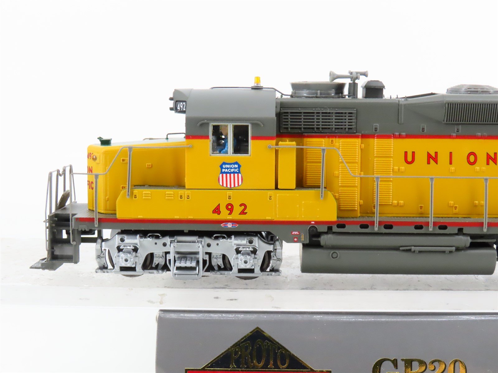 HO Scale Proto 2000 920-41557 UP Railway GP20 Diesel Loco #492 wDCC & Sound