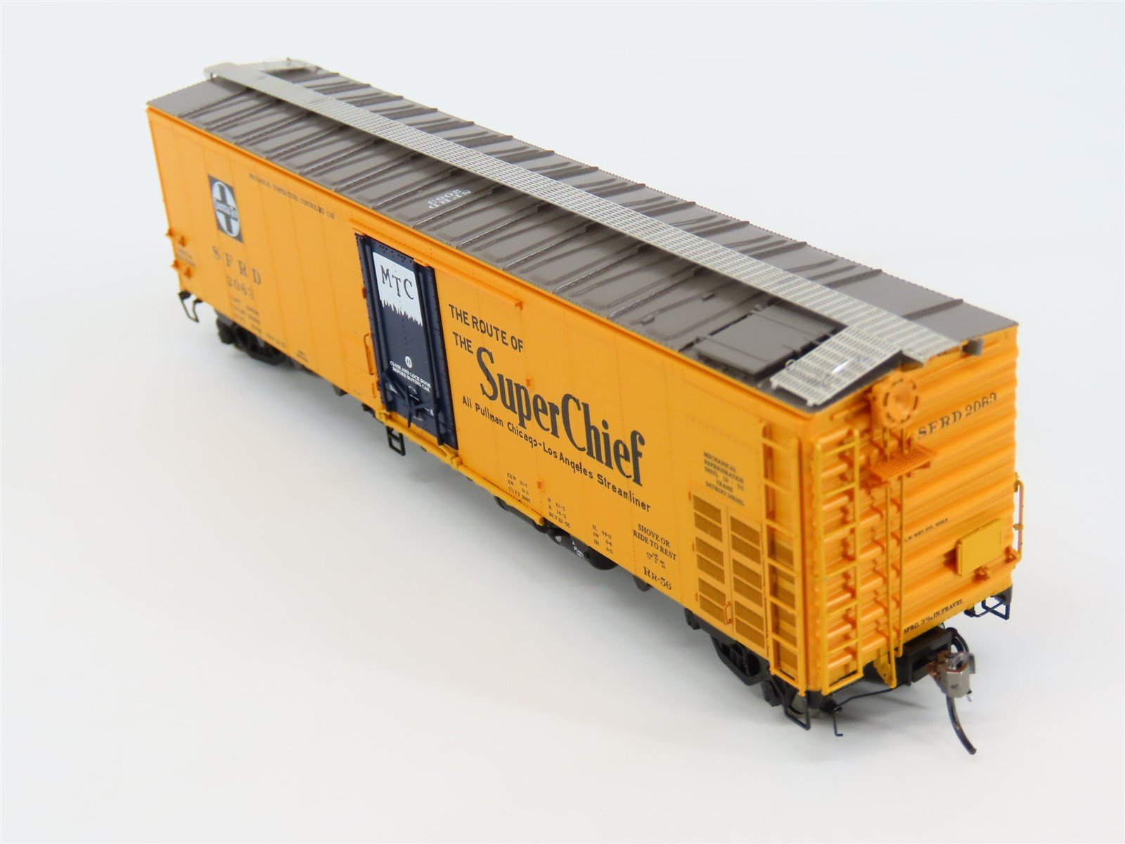 HO Scale Rapido 156001A SFRD Santa Fe Super Chief 56' Mechanical Reefer #2063