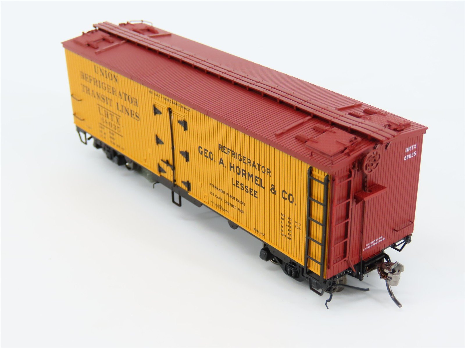 HO Scale Rapido 121055-4 URTX Hormel GARX 37' Meat Reefer #68035