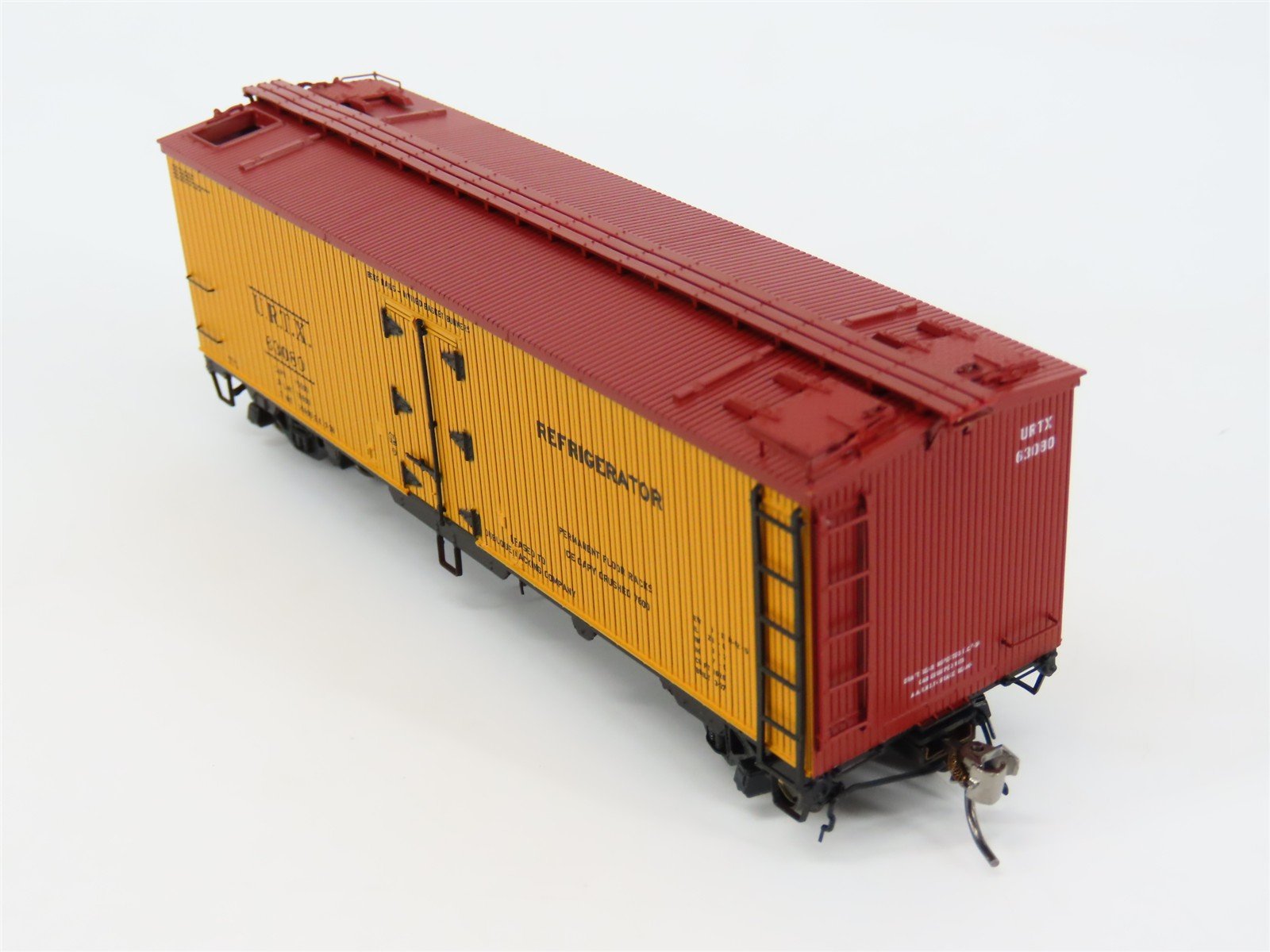 HO Scale Rapido 121061-4 URTX Refrigerator GARX 37' Meat Reefer #63080