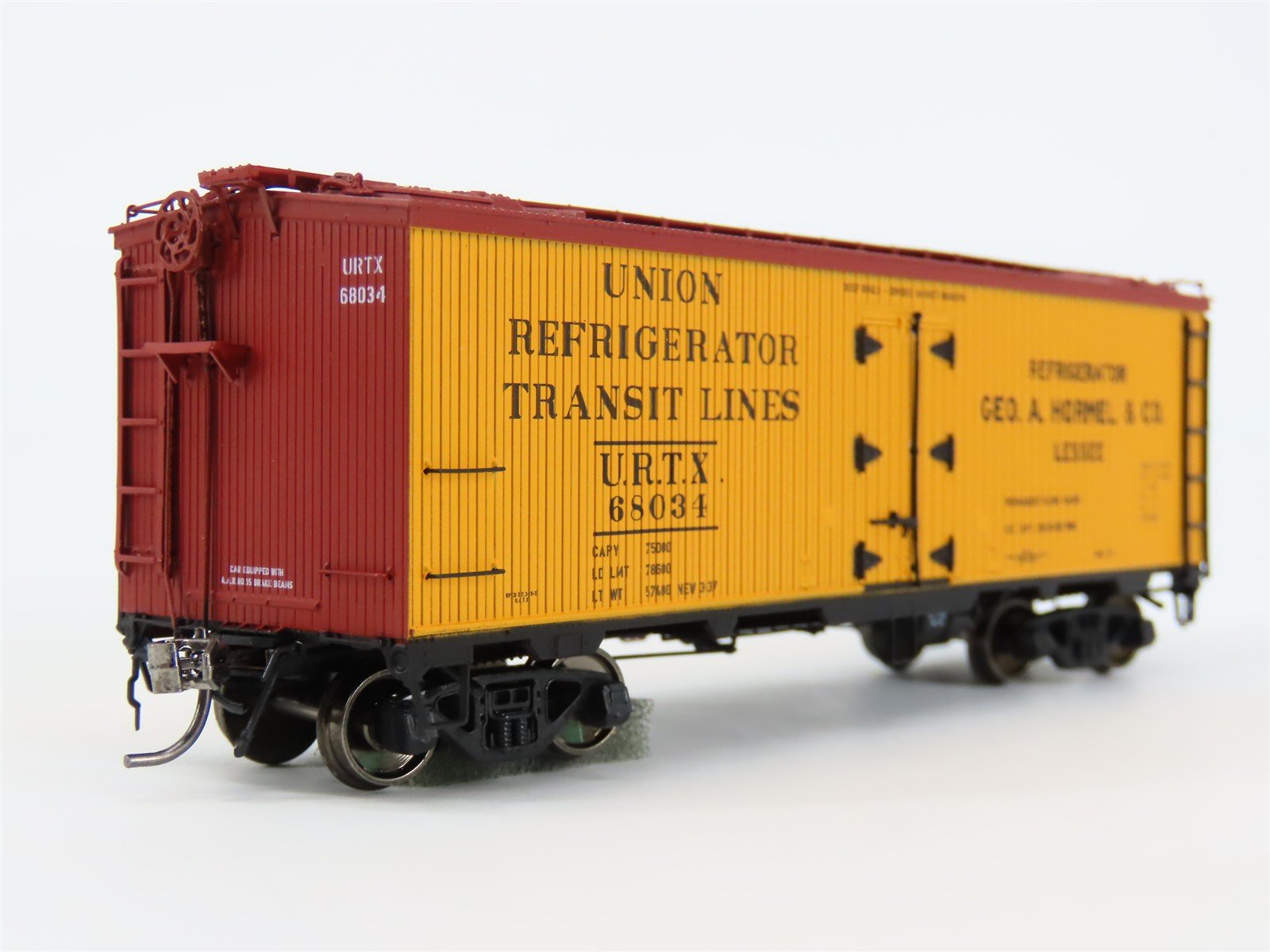 HO Scale Rapido 121055-3 URTX Hormel GARX 37' Meat Reefer #68034