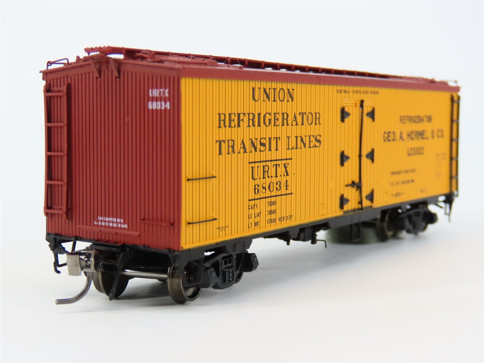 HO Scale Rapido 121055-3 URTX Hormel GARX 37' Meat Reefer #68034